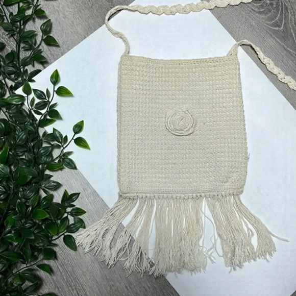 Crochet cream fringe  bag - Picture 2 of 8
